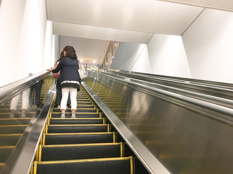 Shinjuku busterminal 4 エスカレーター