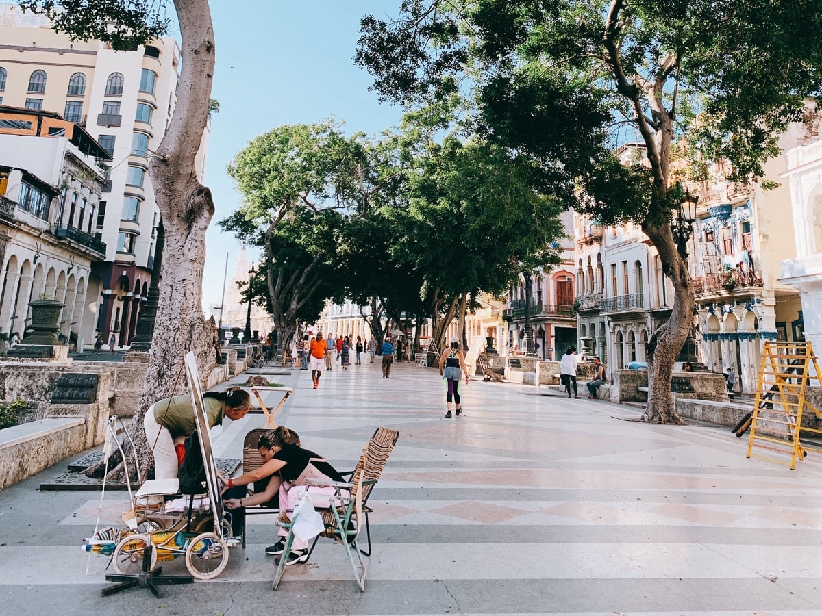 Habana transportation 3 徒歩で見る広場