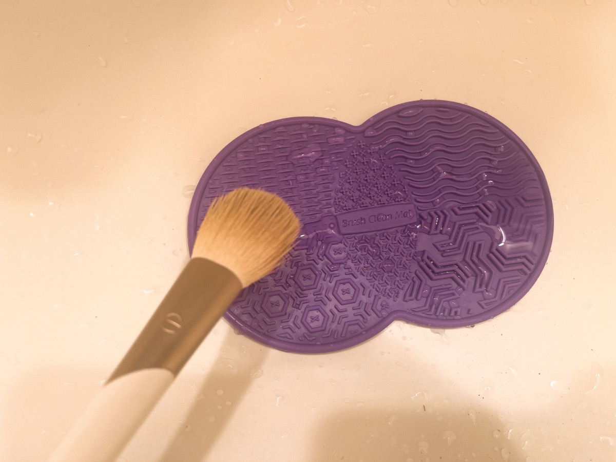 Makeup brush cleaning 6