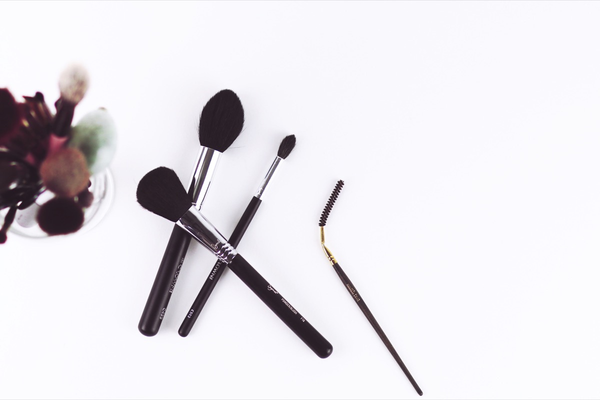 Makeup brush cleaning 9